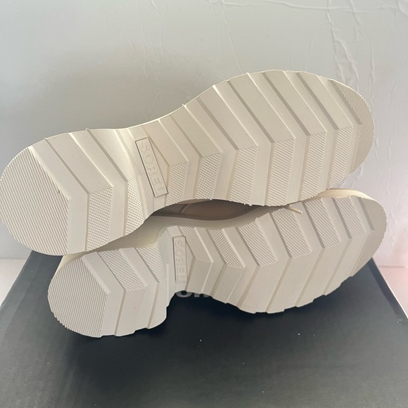 Sorel Women’s Hi-Line Waterproof Lace- Up Boots Size: 10 *Flawed* - Picture 9 of 13